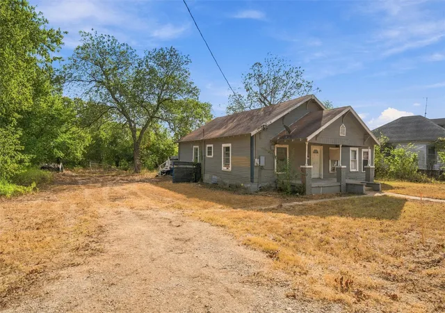 Photo 2 of Single family home for sale at 204 Eagle Dr, Bruceville Eddy, TX 76524 | MLS# 21388672 | Listing updated on 2026-10-07