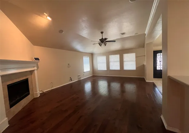 Photo 3 of Single family home for sale at 615 Magnolia, Glenn Heights, TX 75154 | MLS# 21390576 | Listing updated on 2026-09-19