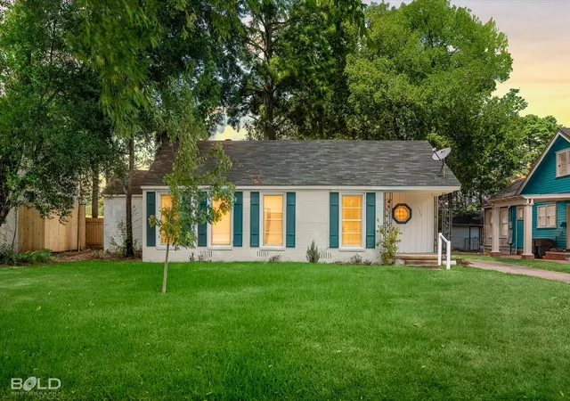 Photo 2 of Single family home for sale at 3470 Beverly Pl, Shreveport, LA 71105 | MLS# 21390553 | Listing updated on 2026-09-19