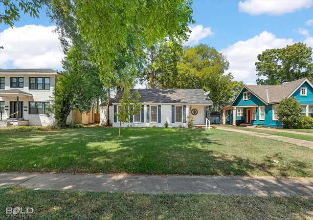 Photo 3 of Single family home for sale at 3470 Beverly Pl, Shreveport, LA 71105 | MLS# 21390553 | Listing updated on 2026-09-19