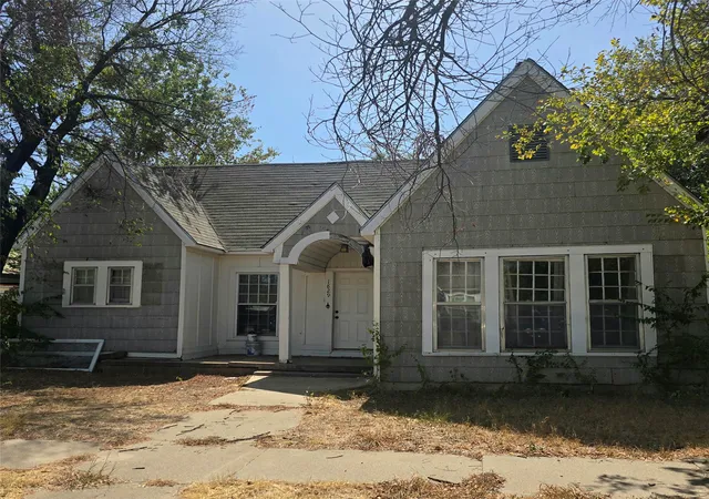Photo 1 of Single family home for sale at 1829 S 13th Street, Abilene, TX 79602 | MLS# 21390602 | Listing updated on 2026-10-04