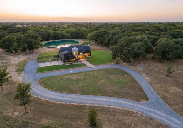 Photo 4 of Single family home for sale at 1589 County Rd 4720, Wolfe City, TX 75496 | MLS# 21382966 | Listing updated on 2026-09-25