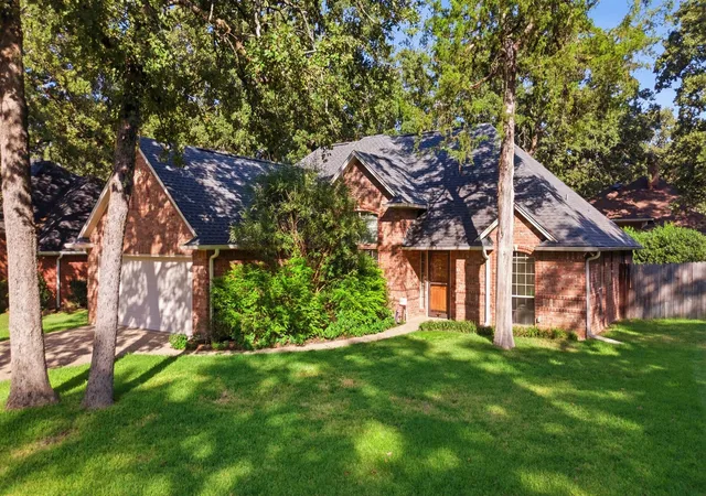 Photo 2 of Single family home for sale at 3309 Storey Lake Dr, Tyler, TX 75707 | MLS# 21390391 | Listing updated on 2026-10-09