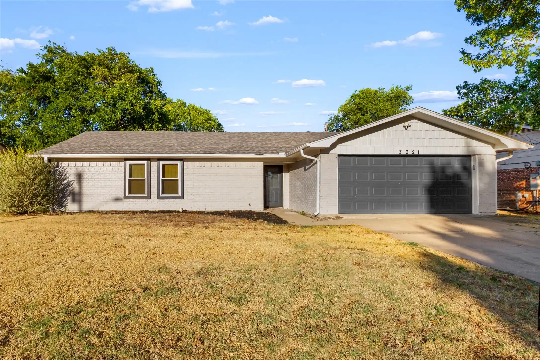 Photo 1 of Single family home for sale at 3021 Oakridge Dr, Corsicana, TX 75110 | MLS# 21385927 | Listing updated on 2026-10-18