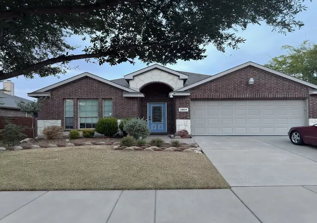 Photo 1 of Sale Pending at 2019 Allyson Dr, Heartland, TX 75126 | MLS# 21389301 | Listing updated on 2026-10-01