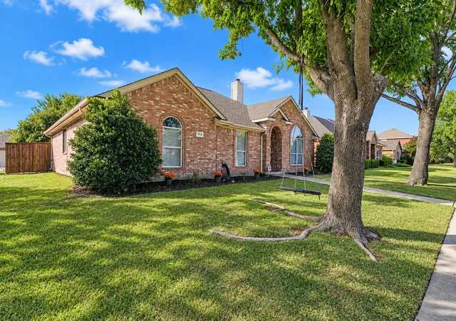 Photo 2 of Single family home for sale at 7514 Westway Dr, Rowlett, TX 75089 | MLS# 21390347 | Listing updated on 2026-10-08