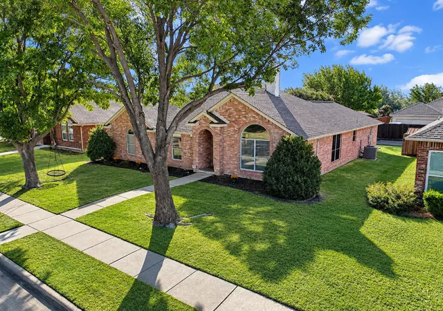 Photo 3 of Single family home for sale at 7514 Westway Dr, Rowlett, TX 75089 | MLS# 21390347 | Listing updated on 2026-10-08