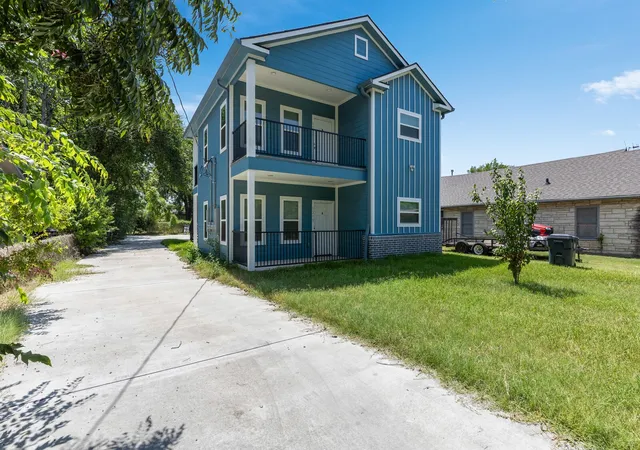 Photo 2 of Multi family home for sale at 1215 Kellum St, Waco, TX 76704 | MLS# 21389747 | Listing updated on 2026-09-22