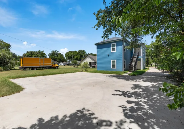 Photo 3 of Multi family home for sale at 1215 Kellum St, Waco, TX 76704 | MLS# 21389747 | Listing updated on 2026-09-22