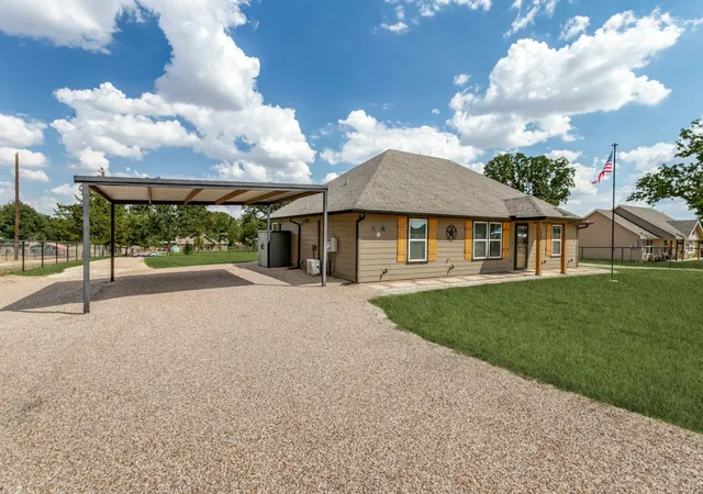 Photo 2 of Sale Pending at 139 Brown Ln, Poolville, TX 76487 | MLS# 21387275 | Listing updated on 2026-10-04