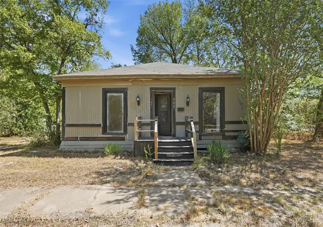 Single family home for sale at 307 S Goodman, Kerens, TX 75144 | MLS# 21387037