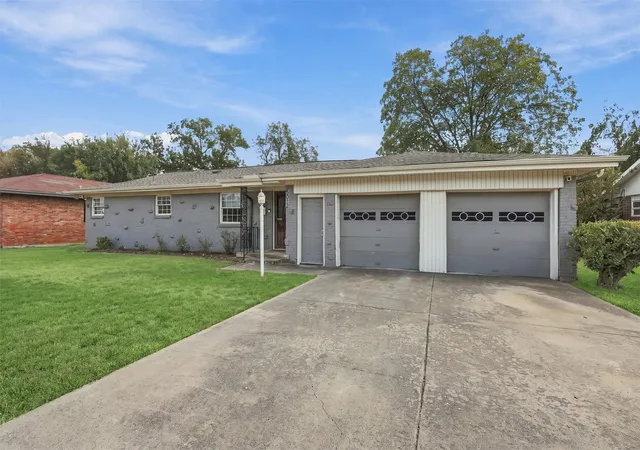 Photo 3 of Single family home for sale at 5012 Ira St, Haltom City, TX 76117 | MLS# 21388927 | Listing updated on 2026-10-03