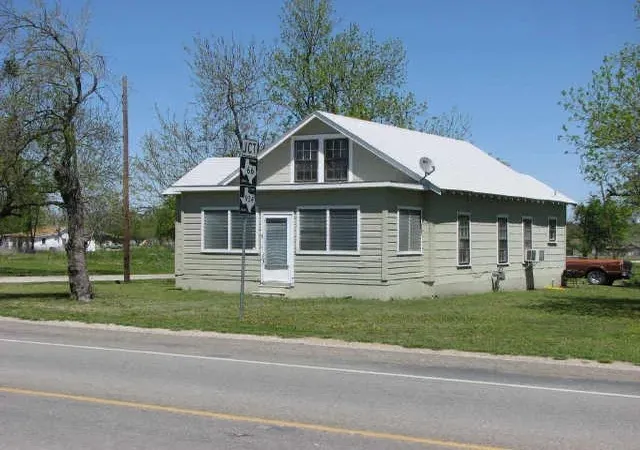 Single family home for sale at 401 N Hill St, Itasca, TX 76055 | MLS# 21363485