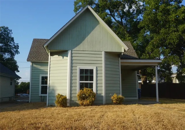 Photo 1 of Single family home for sale at 127 E Hull St, Denison, TX 75021 | MLS# 21390769 | Listing updated on 2026-09-19