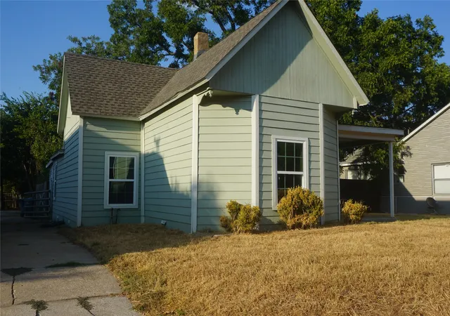 Photo 2 of Single family home for sale at 127 E Hull St, Denison, TX 75021 | MLS# 21390769 | Listing updated on 2026-09-19