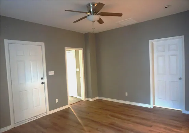 Photo 3 of Single family home for sale at 127 E Hull St, Denison, TX 75021 | MLS# 21390769 | Listing updated on 2026-09-19