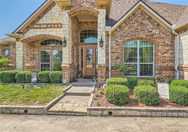 Photo 2 of Single family home for sale at 197 Park Pl Cir, Cresson, TX 76035 | MLS# 21384426 | Listing updated on 2026-10-01