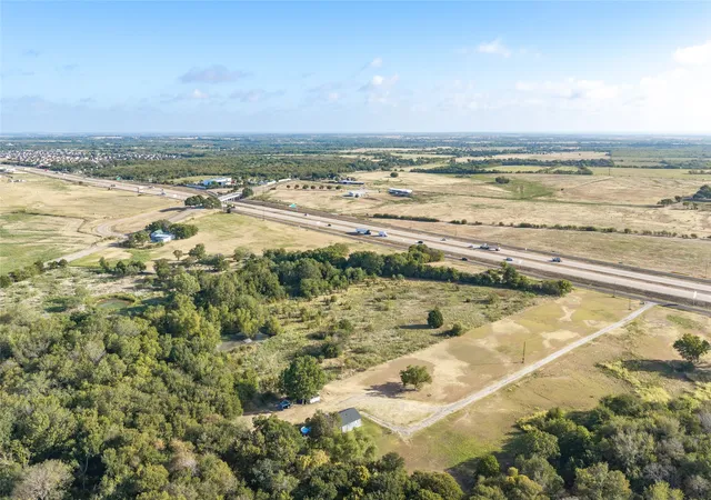 Photo 2 of Single family home for sale at 1207 N Interstate Hwy 45, Ennis, TX 75119 | MLS# 21390766 | Listing updated on 2026-09-19
