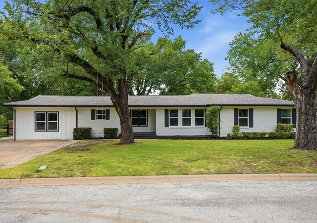 Photo 2 of Single family home for sale at 7125 Richland Rd, Richland Hills, TX 76118 | MLS# 21390732 | Listing updated on 2026-10-09