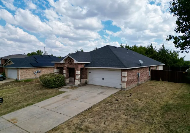 Photo 2 of Single family home for sale at 1408 Evergreen St, Royse City, TX 75189 | MLS# 21390763 | Listing updated on 2026-09-28