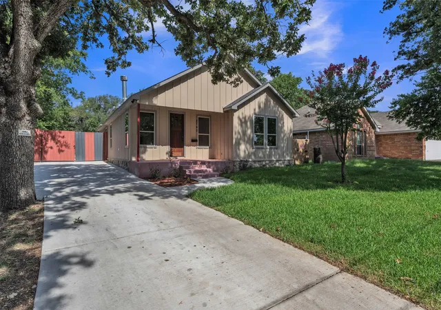Photo 1 of Single family home for sale at 2740 Canton Dr, Fort Worth, TX 76112 | MLS# 21390796 | Listing updated on 2026-10-08