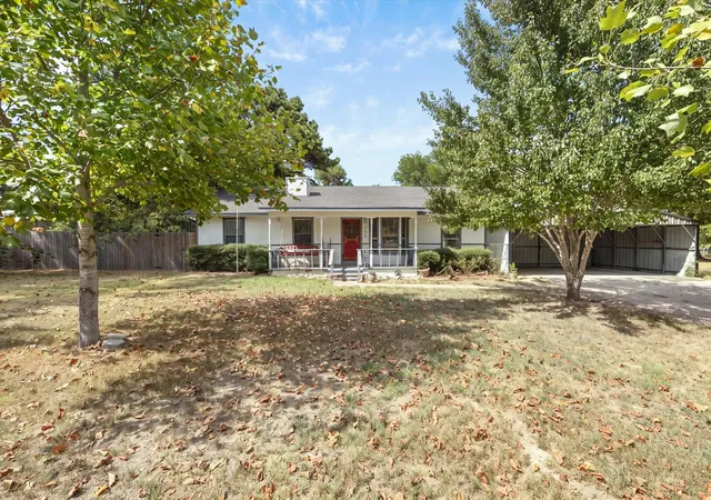 Photo 2 of Single family home for sale at 142 Iowa Pl, Van, TX 75790 | MLS# 21390810 | Listing updated on 2026-09-19