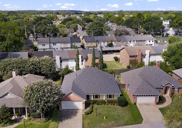Photo 3 of Single family home for sale at 9834 Sonnet Ln, Shreveport, LA 71115 | MLS# 21386935 | Listing updated on 2026-10-09