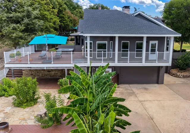 Photo 2 of Single family home for sale at 6 Stillwaters Dr, Rockwall, TX 75032 | MLS# 21306749 | Listing updated on 2026-10-04