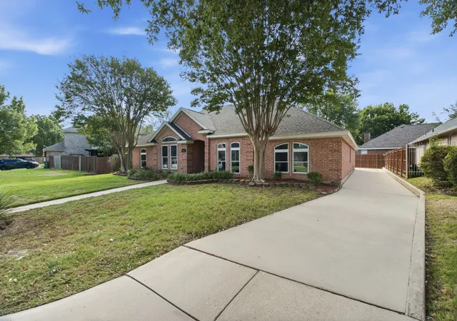 Photo 1 of Single family home for sale at 405 Montreal Dr, Hurst, TX 76054 | MLS# 21390654 | Listing updated on 2026-10-31