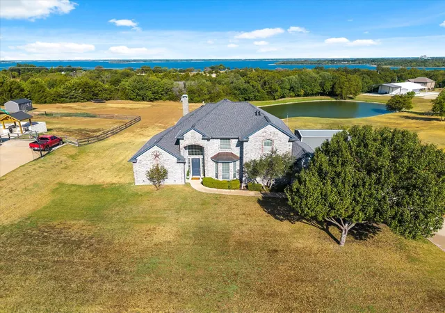 Photo 3 of Single family home for sale at 930 Lakeridge Dr, Lavon, TX 75166 | MLS# 21386412 | Listing updated on 2026-09-23