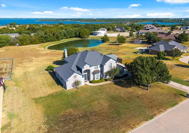 Photo 3 of Single family home for sale at 930 Lakeridge Dr, Lavon, TX 75166 | MLS# 21386412 | Listing updated on 2026-09-23