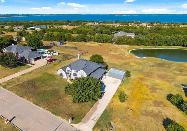 Photo 4 of Single family home for sale at 930 Lakeridge Dr, Lavon, TX 75166 | MLS# 21386412 | Listing updated on 2026-09-23
