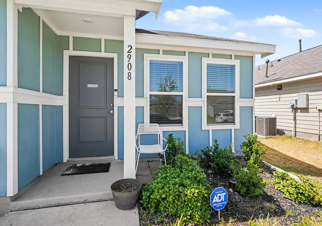 Photo 3 of Sale Pending at 2908 Roy Rd, Fort Worth, TX 76119 | MLS# 21386812 | Listing updated on 2026-10-02