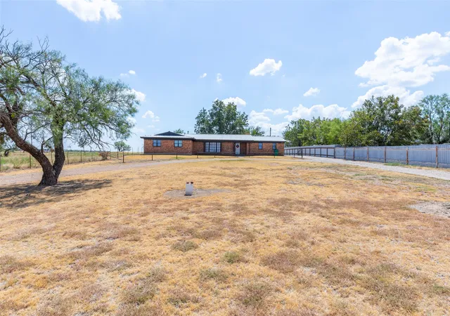 Photo 4 of Single family home for sale at 707 W Chestnut St, Throckmorton, TX 76483 | MLS# 21390789 | Listing updated on 2026-09-19