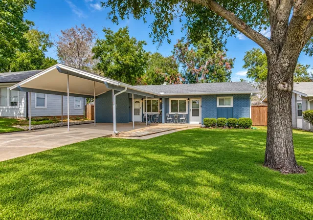Photo 1 of Multi family home for sale at 403 E Franklin St #A, Grapevine, TX 76051 | MLS# 21388934 | Listing updated on 2026-10-03