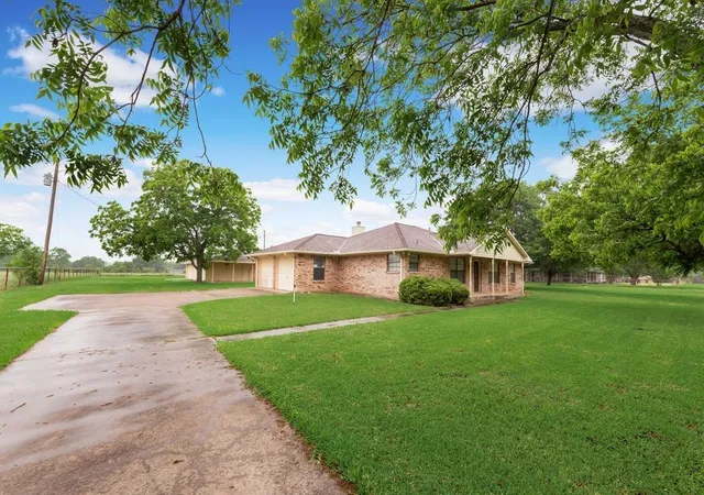 Photo 3 of Single family home for sale at 1635 Easy St, Seagoville, TX 75159 | MLS# 21390328 | Listing updated on 2026-09-23