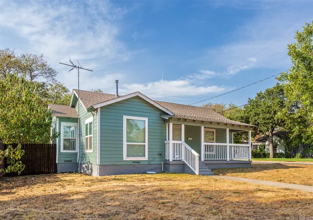 Photo 1 of Single family home for sale at 5600 Hiett Ct, Fort Worth, TX 76112 | MLS# 21390476 | Listing updated on 2026-09-19