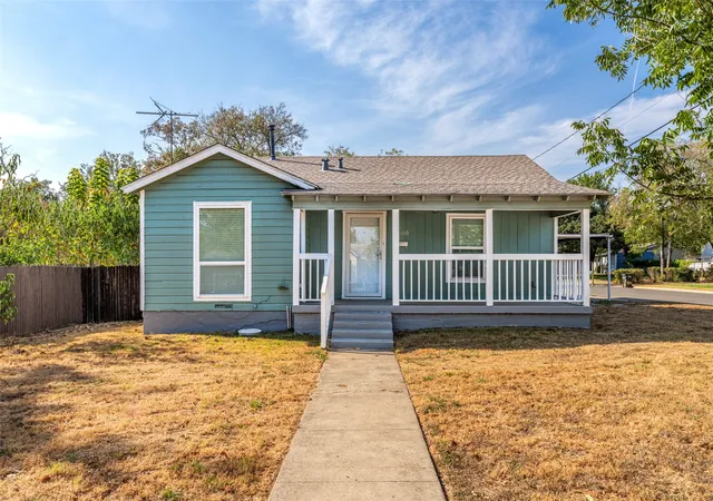 Photo 2 of Single family home for sale at 5600 Hiett Ct, Fort Worth, TX 76112 | MLS# 21390476 | Listing updated on 2026-09-19