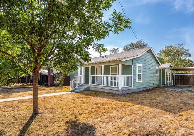Photo 3 of Single family home for sale at 5600 Hiett Ct, Fort Worth, TX 76112 | MLS# 21390476 | Listing updated on 2026-09-19