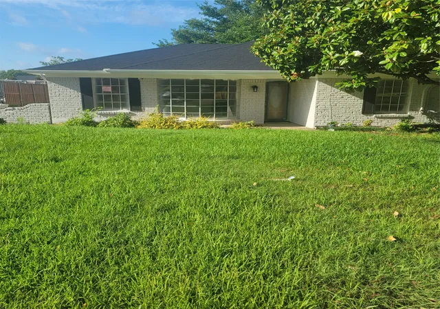 Photo 1 of Single family home for sale at 107 Scenic Dr, Rockwall, TX 75032 | MLS# 21390871 | Listing updated on 2026-09-18