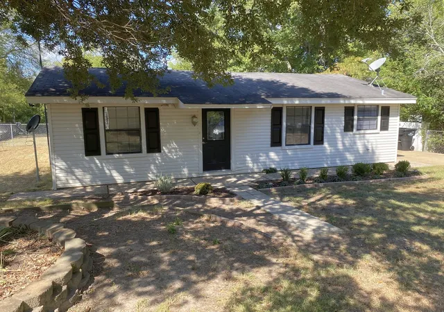 Photo 2 of Single family home for sale at 1411 Aars St, Longview, TX 75601 | MLS# 21390826 | Listing updated on 2026-09-19