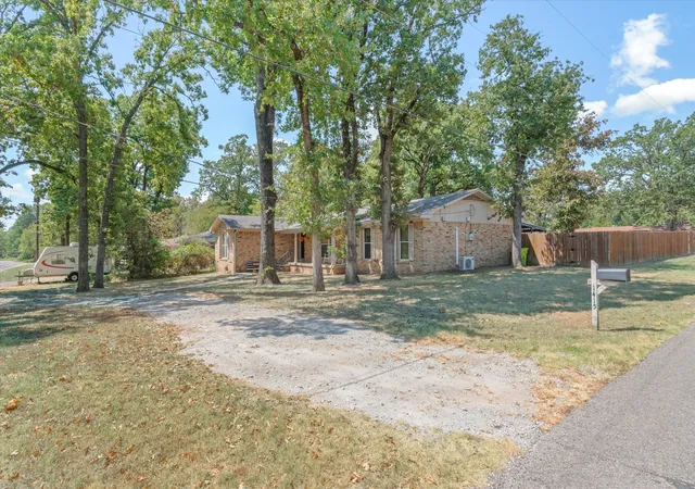 Photo 3 of Single family home for sale at 1415 Glenlain Dr, Grand Saline, TX 75140 | MLS# 21390884 | Listing updated on 2026-09-27
