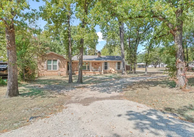 Photo 3 of Single family home for sale at 1415 Glenlain Dr, Grand Saline, TX 75140 | MLS# 21390884 | Listing updated on 2026-09-27