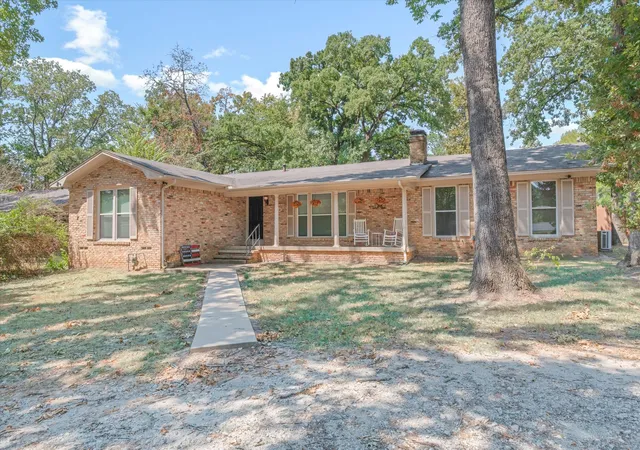Photo 4 of Single family home for sale at 1415 Glenlain Dr, Grand Saline, TX 75140 | MLS# 21390884 | Listing updated on 2026-09-27