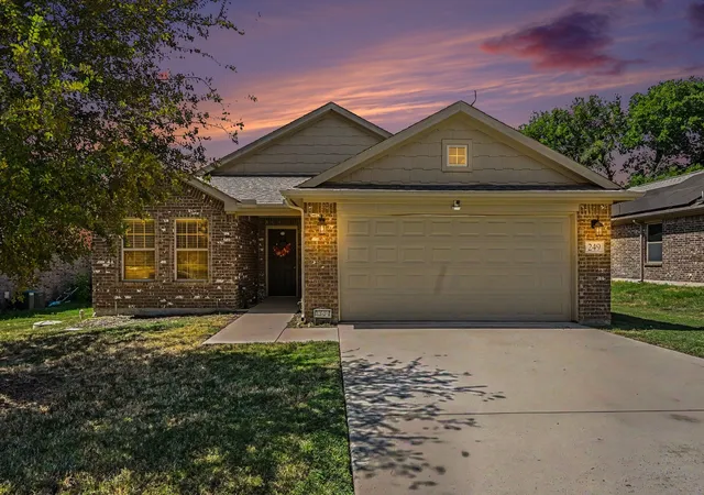 Photo 1 of Single family home for sale at 249 Walnut Bnd Rd, Springtown, TX 76082 | MLS# 21386822 | Listing updated on 2026-10-06