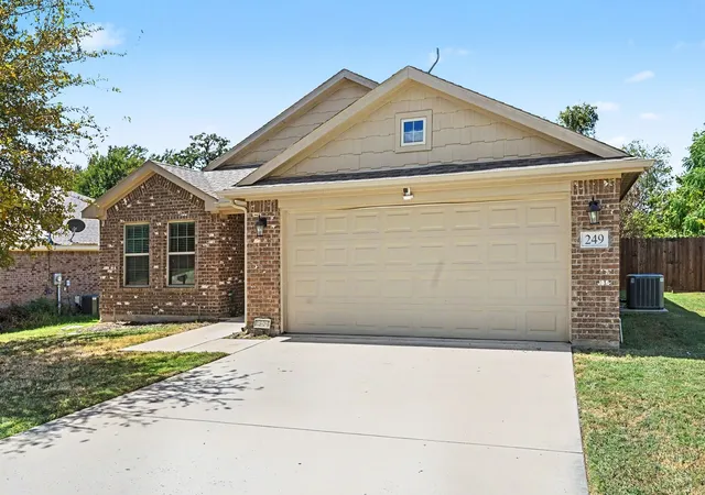 Photo 3 of Single family home for sale at 249 Walnut Bnd Rd, Springtown, TX 76082 | MLS# 21386822 | Listing updated on 2026-10-06