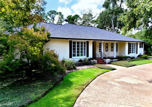 Photo 3 of Single family home for sale at 702 Mulberry Dr, Athens, TX 75751 | MLS# 21390754 | Listing updated on 2026-10-08