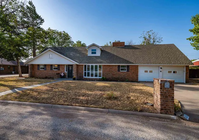 Photo 2 of Single family home for sale at 1406 Bartley St, Stamford, TX 79553 | MLS# 21390536 | Listing updated on 2026-09-29