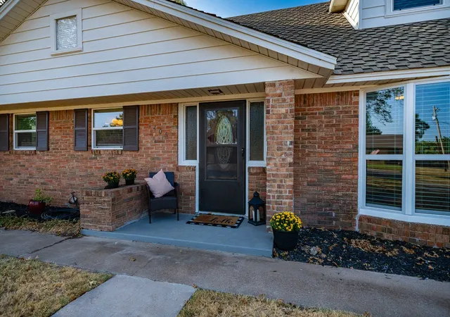 Photo 3 of Single family home for sale at 1406 Bartley St, Stamford, TX 79553 | MLS# 21390536 | Listing updated on 2026-09-29