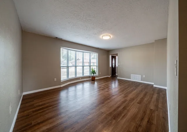 Photo 4 of Single family home for sale at 1406 Bartley St, Stamford, TX 79553 | MLS# 21390536 | Listing updated on 2026-09-29